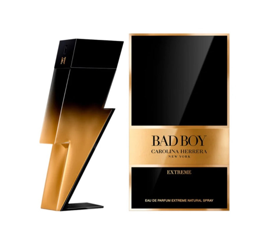 Frasco do perfume Bad Boy Extreme da Carolina Herrera, disponível na Now Parfum.